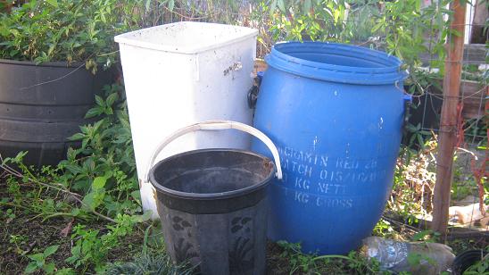 Old bins or buckets can with a little work be turned into worm farms.