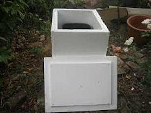 A polystyrene box is a way to protect worms from hot temperatures in summer.